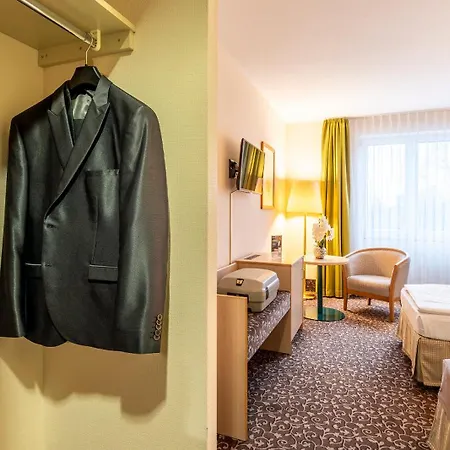 Plaza Hotel 4*