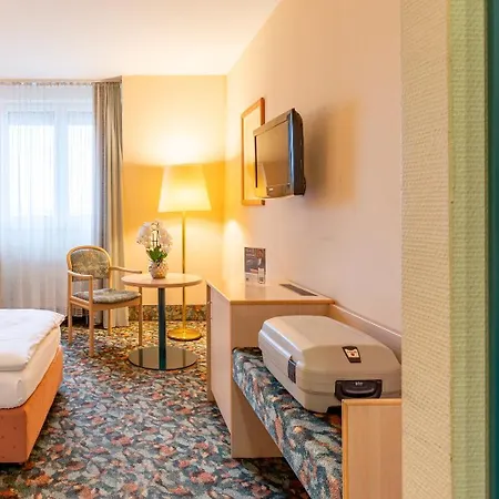 Plaza Hotel 4*