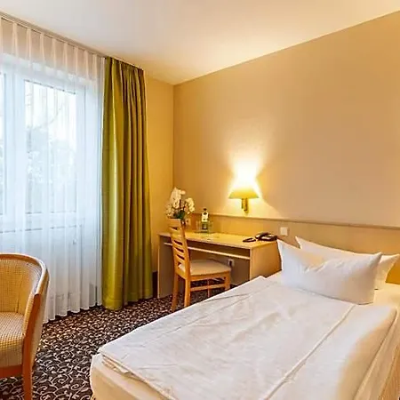 Plaza Hotel 4*