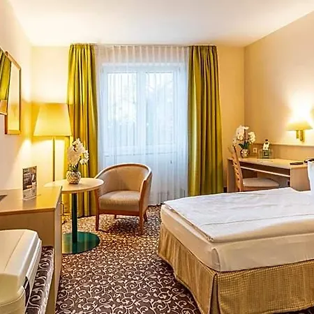 Plaza 4* קמניץ