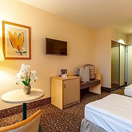 Plaza 4* קמניץ